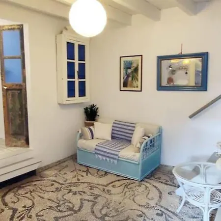 Semesterbostad Town House With Rooftop Jacuzzi