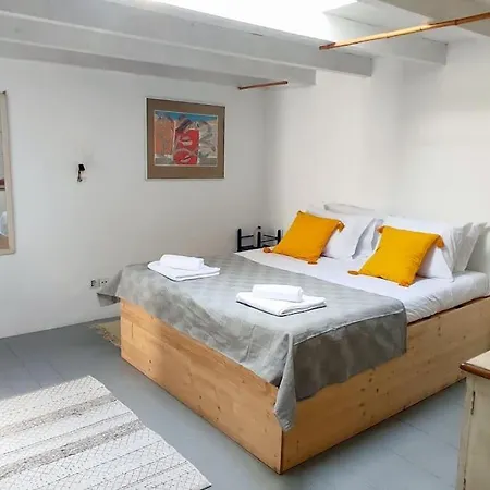 Semesterbostad Town House With Rooftop Jacuzzi Rhodes City