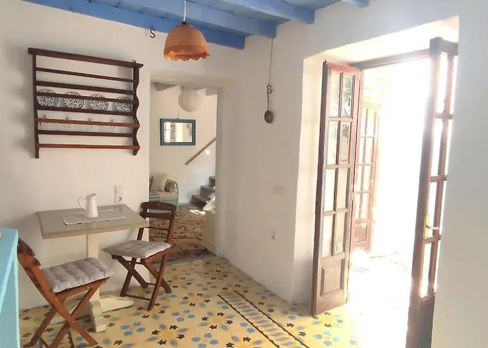 Town House Near Old Town With Rooftop Jacuzzi Hébergement de vacances Rhodes City